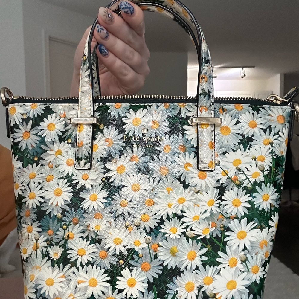 Kate Spade Harmony Crossbody Bag in Cedar Street Green / White Daisy